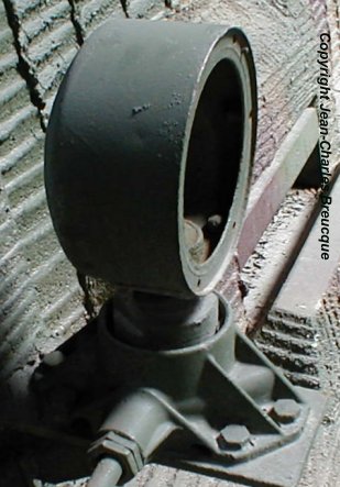 Headlight and socket